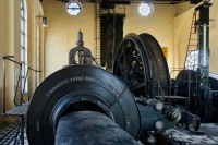 Zylinder und Treibscheibe der Dampffördermaschine von Bergwerk Glückauf Sondershausen