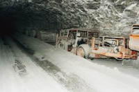 Alte, abgestellte Fahrzeuge im Bergwerk Glückauf Sondershausen