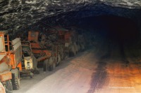 Alte, abgestellte Fahrzeuge im Bergwerk Glückauf Sondershausen