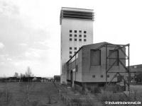 Fosse Saint Pierre 11-19 Loos-en-Gohelle  Erhaltener Betonförderturm mit Schachthalle