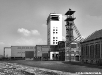 Fosse Saint Pierre 11-19 Loos-en-Gohelle  Betonförderturm und Fördergerüst mit Schachthallen