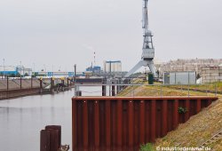 Alter DEMAG Kran und Gleis