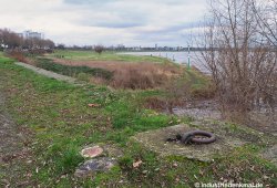 Die Neusser Hütte goss hier Schlacke an den Rhein