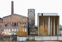Ein in den frühen 2000ern noch existierendes Alt-Gebäude der frühen Neusser Industrie