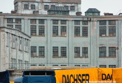 Ein in den frühen 2000ern noch existierendes Alt-Gebäude der frühen Neusser Industrie