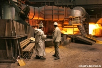 ThyssenKrupp Steel Nichts spritzt und qualmt mehr in den modernen Anlagen, die Gießrinnen werden komplett eingehaust.