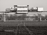 Ein Wartungswagen-Gespann auf der Strecke bereitet den Rückbau vor