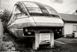 Ein Element des Transrapid 07 vor dem Besucherzentrum der TVE