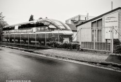 Ein Element des Transrapid 07 vor dem Besucherzentrum der TVE