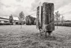 Das Mahnmal für die Opfer des Unglücks mit den 23 gepflanzten Bäumen