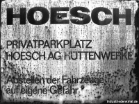 Westfalenhütte Werksparkplatz-Schild an dem der Zahn der Zeit nagt